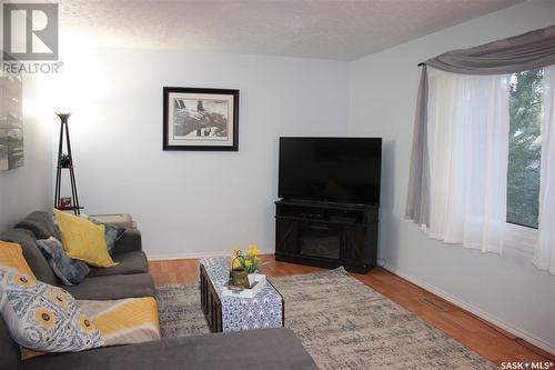 336 Robinson Street, Regina, SK - Indoor Photo Showing Living Room