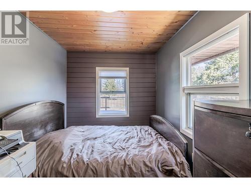 4725 Chilcotin Crescent, 108 Mile Ranch, BC - Indoor Photo Showing Bedroom