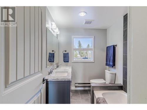 4725 Chilcotin Crescent, 108 Mile Ranch, BC - Indoor Photo Showing Bathroom