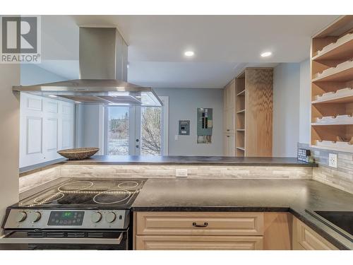 4725 Chilcotin Crescent, 108 Mile Ranch, BC - Indoor Photo Showing Kitchen