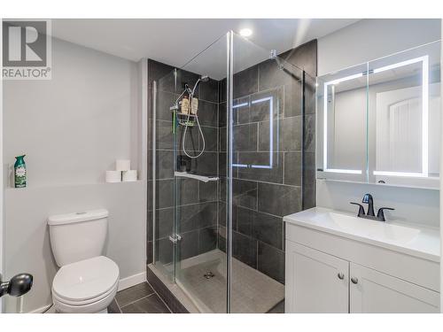 4725 Chilcotin Crescent, 108 Mile Ranch, BC - Indoor Photo Showing Bathroom