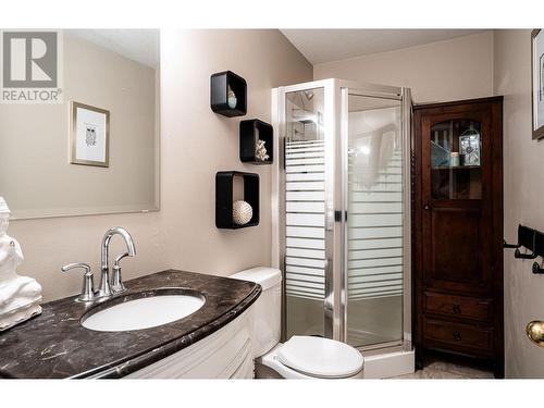 806 First Street, Revelstoke, BC - Indoor Photo Showing Bathroom