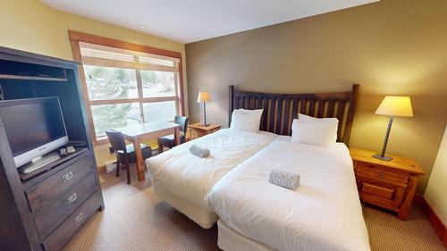 643C - 4559 Timberline Crescent, Fernie, BC - Indoor Photo Showing Bedroom