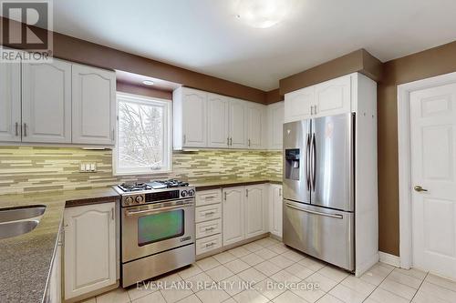 173 Thompson Drive, East Gwillimbury, ON - Indoor Photo Showing Kitchen With Double Sink