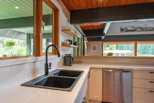 516 Glendale Avenue, Salmo, BC - Indoor Photo Showing Kitchen With Double Sink