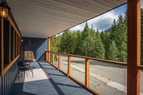 516 Glendale Avenue, Salmo, BC - Outdoor With Exterior