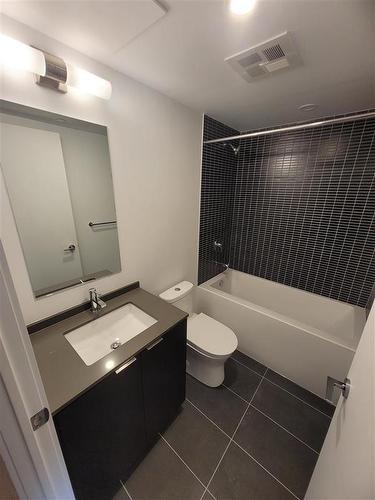 1 Jarvis Street|Unit #825, Hamilton, ON - Indoor Photo Showing Bathroom