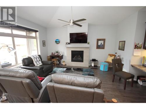 6833 Meadows Drive Unit# 37, Oliver, BC - Indoor Photo Showing Living Room With Fireplace