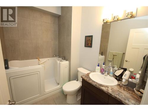 6833 Meadows Drive Unit# 37, Oliver, BC - Indoor Photo Showing Bathroom