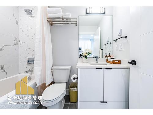 20360 Logan Avenue, Langley, BC - Indoor Photo Showing Bathroom