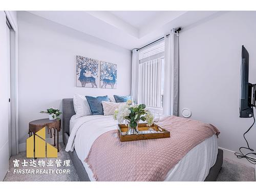 20360 Logan Avenue, Langley, BC - Indoor Photo Showing Bedroom