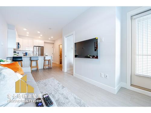 20360 Logan Avenue, Langley, BC - Indoor Photo Showing Living Room