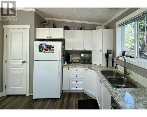4861 Birch Lane, Barriere, BC - Indoor Photo Showing Kitchen With Double Sink