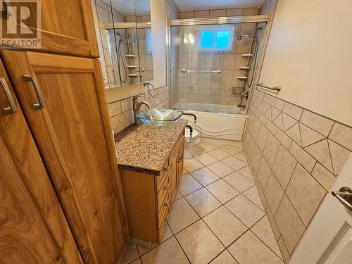 1866 Cole  Street, Fruitvale, BC - Indoor Photo Showing Bathroom