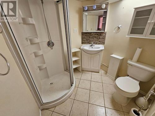 1866 Cole  Street, Fruitvale, BC - Indoor Photo Showing Bathroom