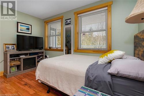 32 Pine Forest Drive, Sauble Beach, ON - Indoor Photo Showing Bedroom