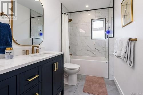 414 Urquhart Pl, Courtenay, BC - Indoor Photo Showing Bathroom