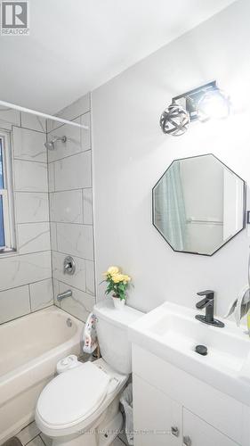 3105 White Oak Rd, London, ON - Indoor Photo Showing Bathroom