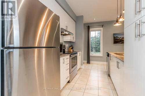 #42 -171 Snowbridge Way, Blue Mountains, ON - Indoor Photo Showing Kitchen