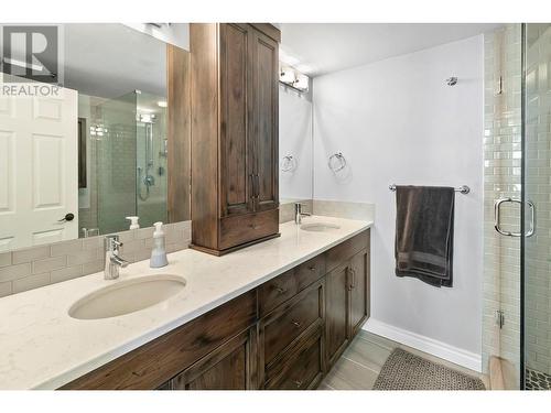 1152 Sunset Drive Unit# 1403, Kelowna, BC - Indoor Photo Showing Bathroom
