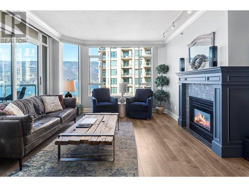 1152 Sunset Drive Unit# 1403, Kelowna, BC - Indoor Photo Showing Living Room With Fireplace
