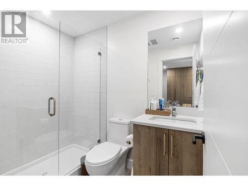 3179 Hilltown Drive, Kelowna, BC - Indoor Photo Showing Bathroom