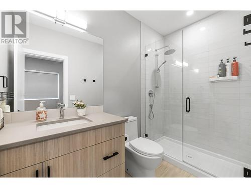 3179 Hilltown Drive, Kelowna, BC - Indoor Photo Showing Bathroom
