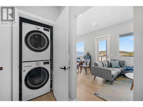 3179 Hilltown Drive, Kelowna, BC - Indoor Photo Showing Laundry Room