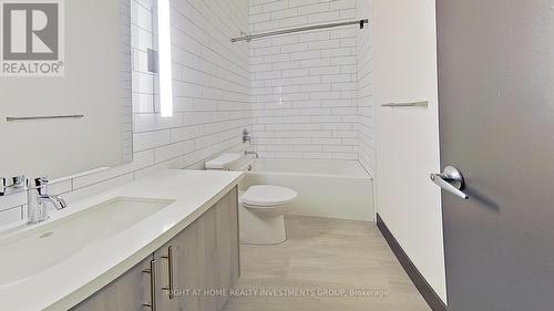 #306 -121 King St E, Hamilton, ON - Indoor Photo Showing Bathroom