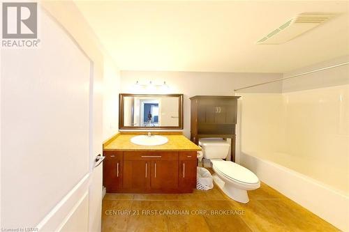 1020 Hanson Cres, London, ON - Indoor Photo Showing Bathroom