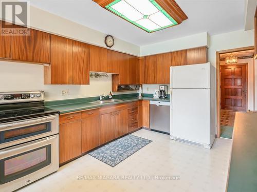 360 Clarence Street, Port Colborne, ON - Indoor Photo Showing Kitchen With Double Sink