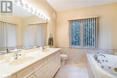 25 Mount View Crt, Collingwood, ON - Indoor Photo Showing Bathroom