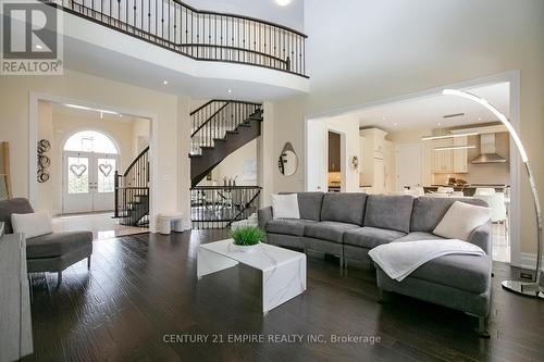 24 Ainley Trail, Halton Hills, ON - Indoor Photo Showing Living Room