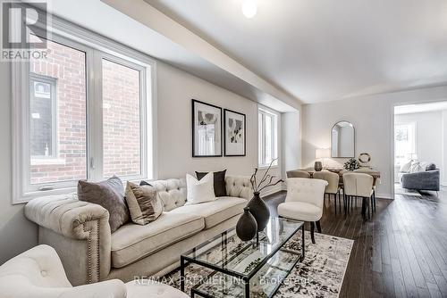 14 Sambro Lane, Whitchurch-Stouffville (Stouffville), ON - Indoor Photo Showing Living Room