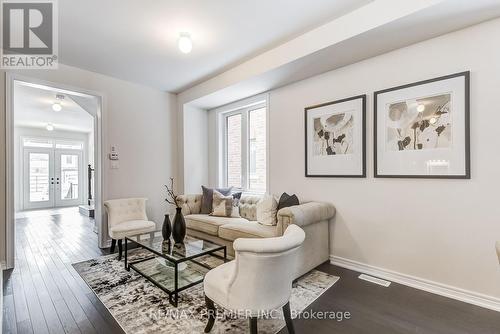 14 Sambro Lane, Whitchurch-Stouffville (Stouffville), ON - Indoor Photo Showing Living Room