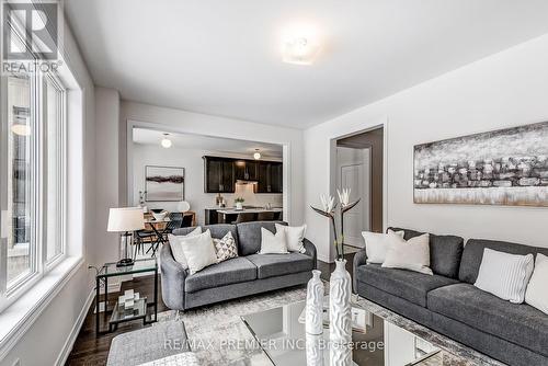 14 Sambro Lane, Whitchurch-Stouffville (Stouffville), ON - Indoor Photo Showing Living Room