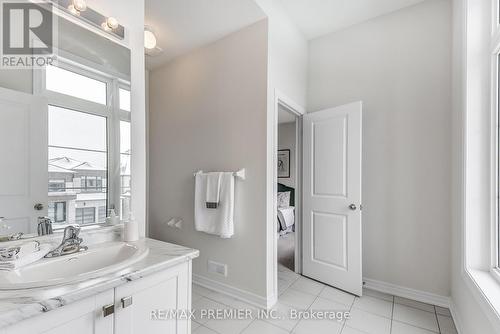 14 Sambro Lane, Whitchurch-Stouffville (Stouffville), ON - Indoor Photo Showing Bathroom