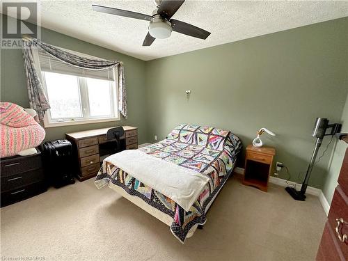 690 17Th Street Crescent, Hanover, ON - Indoor Photo Showing Bedroom