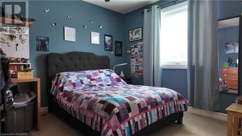 690 17Th Street Crescent, Hanover, ON - Indoor Photo Showing Bedroom