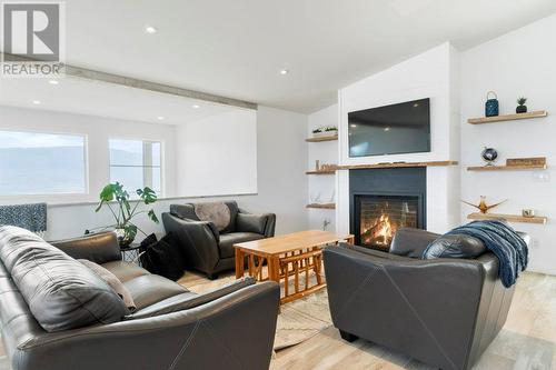 2521 Panoramic Way, Blind Bay, BC - Indoor Photo Showing Living Room With Fireplace
