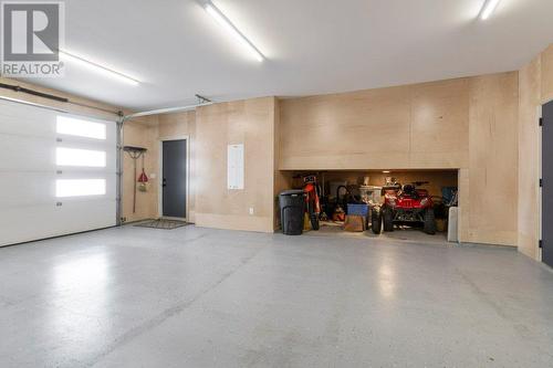 2521 Panoramic Way, Blind Bay, BC - Indoor Photo Showing Garage
