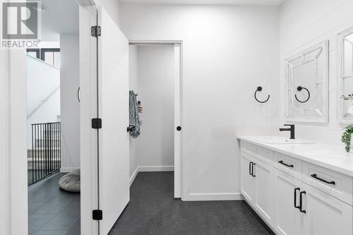 2521 Panoramic Way, Blind Bay, BC - Indoor Photo Showing Bathroom