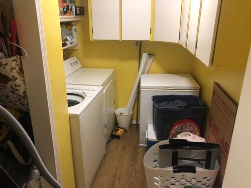 5744 Vermillion Street, Edgewater, BC - Indoor Photo Showing Laundry Room