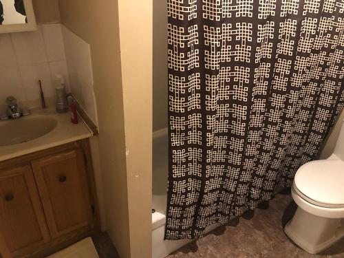5744 Vermillion Street, Edgewater, BC - Indoor Photo Showing Bathroom
