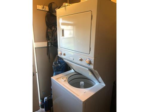 5744 Vermillion Street, Edgewater, BC - Indoor Photo Showing Laundry Room