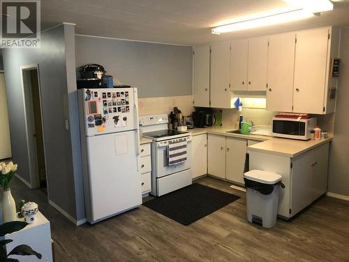 5744 Vermillion Street, Edgewater, BC - Indoor Photo Showing Kitchen