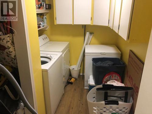 5744 Vermillion Street, Edgewater, BC - Indoor Photo Showing Laundry Room