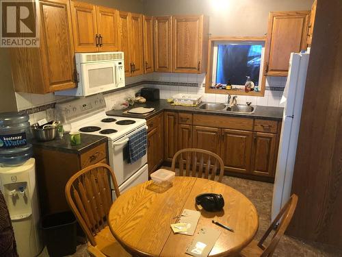 5744 Vermillion Street, Edgewater, BC - Indoor Photo Showing Kitchen With Double Sink