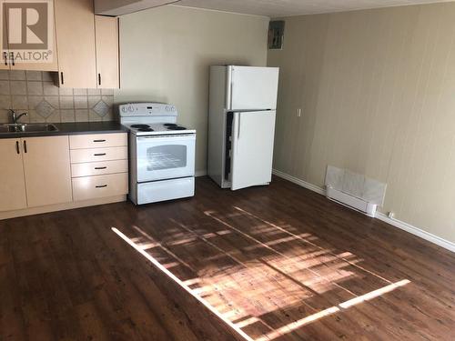 5744 Vermillion Street, Edgewater, BC - Indoor Photo Showing Kitchen