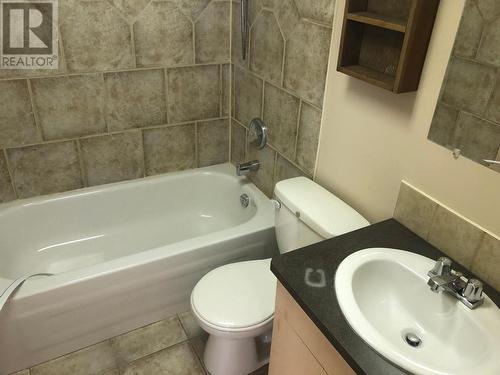 5744 Vermillion Street, Edgewater, BC - Indoor Photo Showing Bathroom